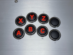 こっちが6ボタンの配置（デフォルト）。セガの6ボタンパッドと同じ並びなのでストIIでも安心。これならカスタマイズしなくて大丈夫ですね。