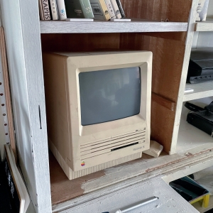 Macマニア垂涎の「Macintosh SE」。これ欲しいです。