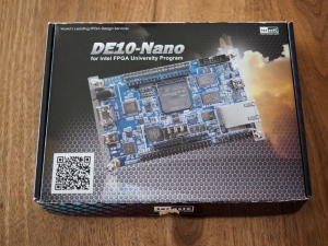 DE-10 Nanoの箱。