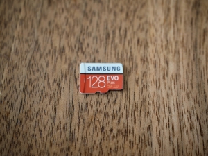 SAMSUNGの128GB microSDカード。今回唯一買ってない。